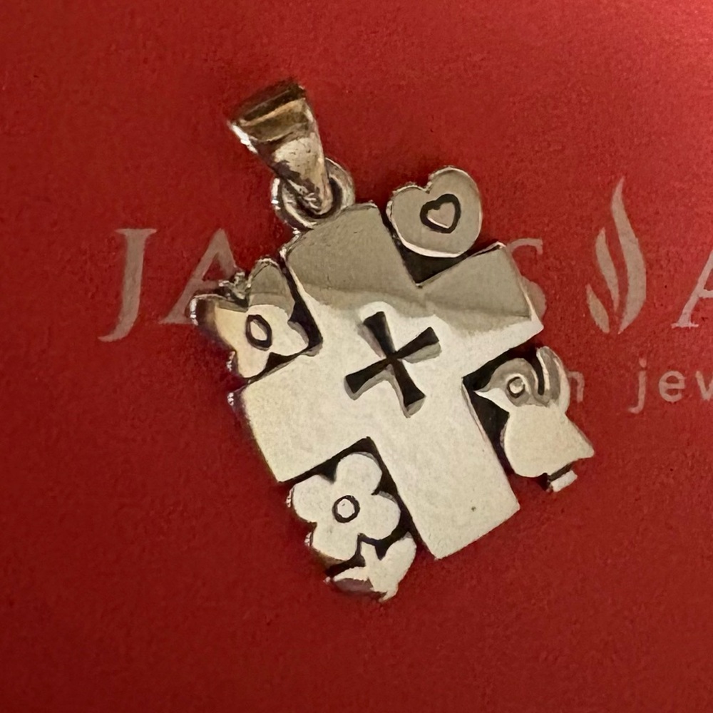 James Avery Retired Pendant Cross
Pendant butterfly, heart, flower, chick.